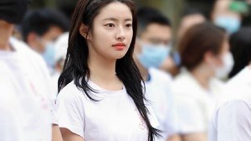 徐若晗兰蔻活动花絮曝光薄纱轻裹尽显温柔力量